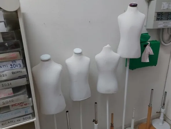 5#7914 Attrezzature per la confezioni tessili
