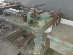 2#5574 Attrezzature per la lavorazione del ferro