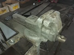 2#5574 Attrezzature per la lavorazione del ferro