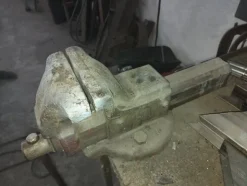 2#5574 Attrezzature per la lavorazione del ferro