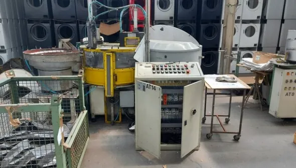 12#7174 Attrezzature per premontaggio vasca