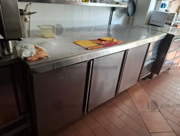 1#10276 Attrezzature per ristorazione e arredi e subingresso voltura di titoli amministrativi di posizioni connesse all'attività