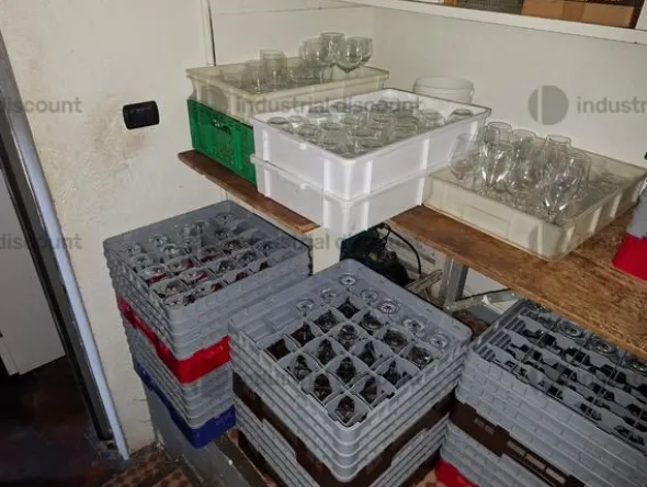 1#10276 Attrezzature per ristorazione e arredi e subingresso voltura di titoli amministrativi di posizioni connesse all'attività