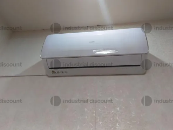 9#9089 Attrezzature per ristorazione e Amplificatore Yamaha e Scaffalature