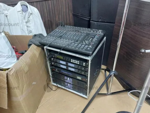 9#9089 Attrezzature per ristorazione e Amplificatore Yamaha e Scaffalature