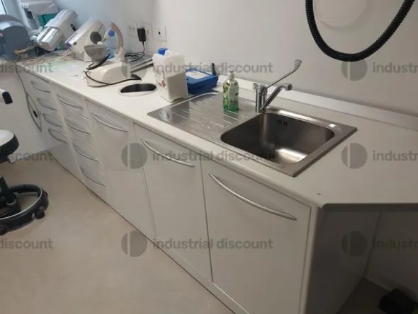 11#8917 Attrezzature per sala ritocchi