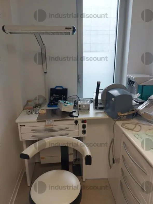 11#8917 Attrezzature per sala ritocchi