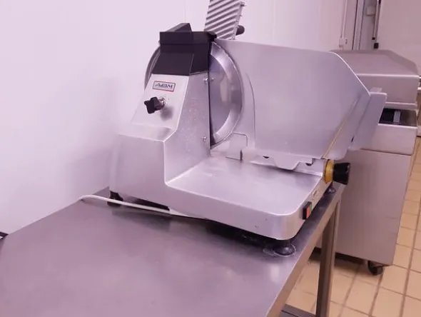 23#4631 Attrezzature professionali per la lavorazione della carne