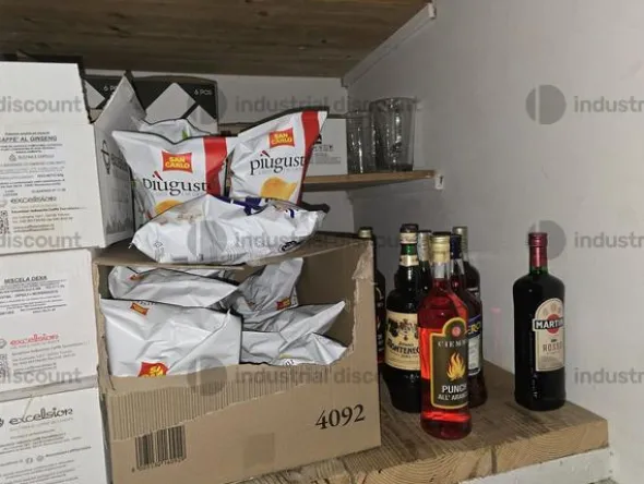 1#10312 Attrezzature ristorazione e bevande e alimenti a lunga scadenza