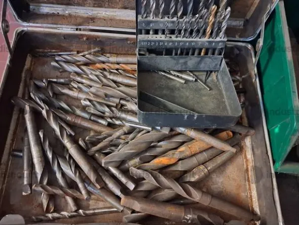 3#10272 Attrezzature utensili e strumenti per officina e lavorazioni meccaniche