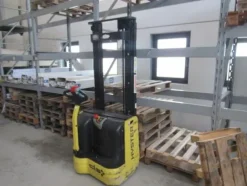 1#8714 Attrezzature varie di magazzino e rimanenze di materiale elettrico