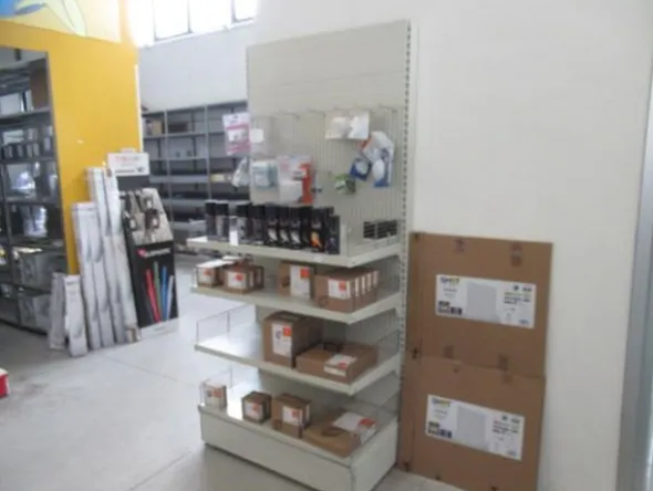 1#8714 Attrezzature varie di magazzino e rimanenze di materiale elettrico