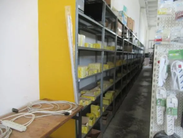 1#8714 Attrezzature varie di magazzino e rimanenze di materiale elettrico