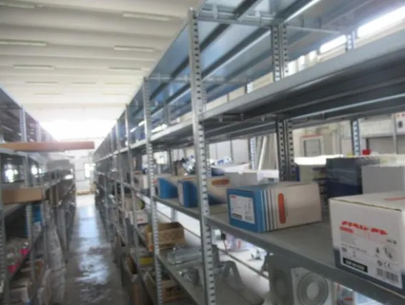 1#8714 Attrezzature varie di magazzino e rimanenze di materiale elettrico