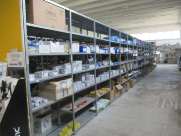 1#8714 Attrezzature varie di magazzino e rimanenze di materiale elettrico
