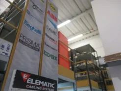 2#8599 Attrezzature varie di magazzino e rimanenze di materiale elettrico