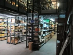 4#8599 Attrezzature varie di magazzino e rimanenze di materiale elettrico