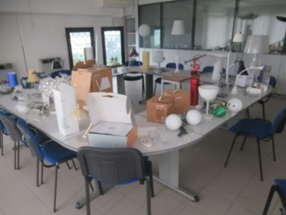 4#8599 Attrezzature varie di magazzino e rimanenze di materiale elettrico