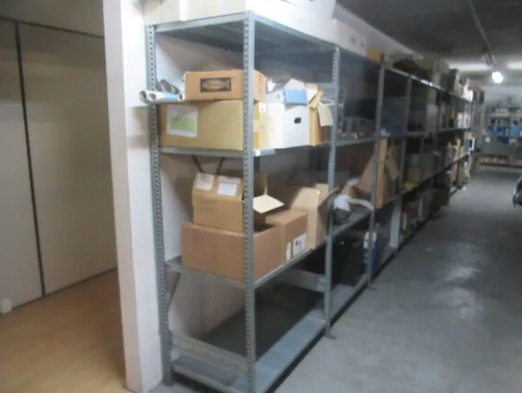 4#8599 Attrezzature varie di magazzino e rimanenze di materiale elettrico