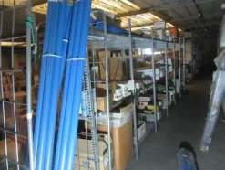 4#8599 Attrezzature varie di magazzino e rimanenze di materiale elettrico