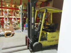 4#8599 Attrezzature varie di magazzino e rimanenze di materiale elettrico