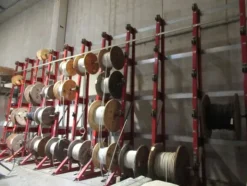 4#8599 Attrezzature varie di magazzino e rimanenze di materiale elettrico