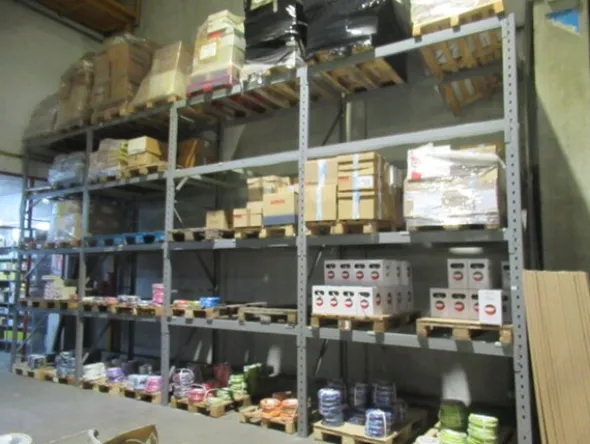 4#8599 Attrezzature varie di magazzino e rimanenze di materiale elettrico