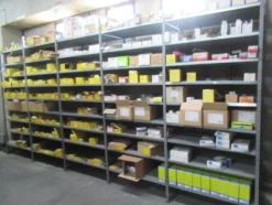 4#8599 Attrezzature varie di magazzino e rimanenze di materiale elettrico