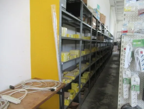 3#8599 Attrezzature varie di magazzino e rimanenze di materiale elettrico