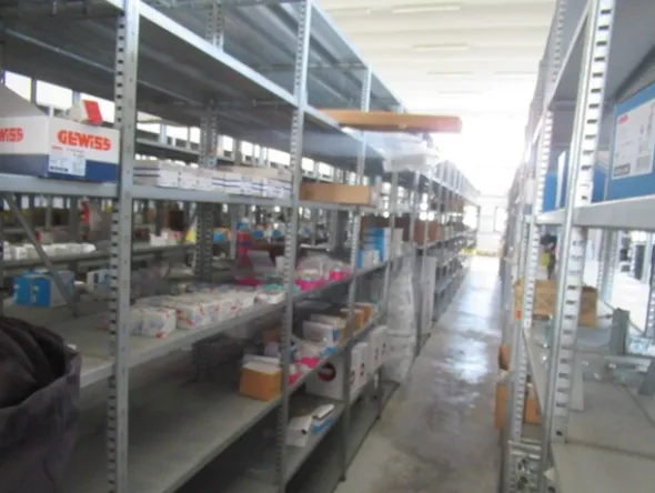 3#8599 Attrezzature varie di magazzino e rimanenze di materiale elettrico