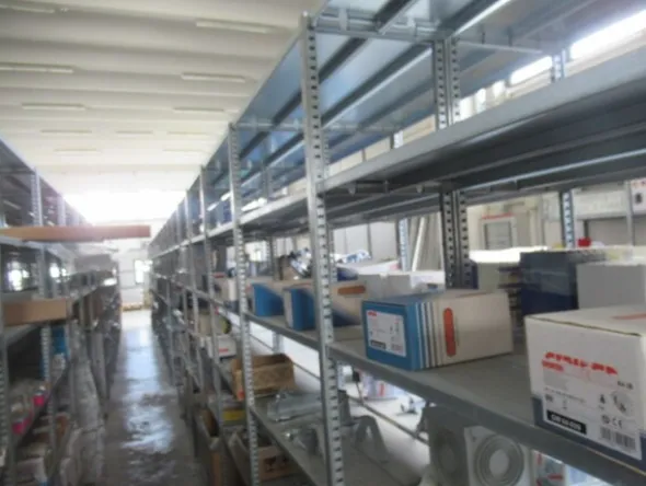 3#8599 Attrezzature varie di magazzino e rimanenze di materiale elettrico