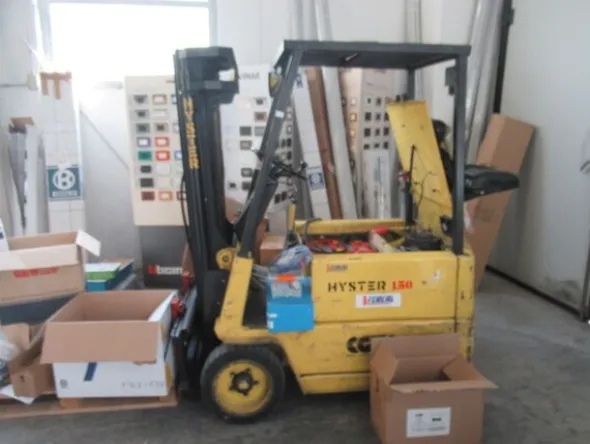1#8599 Attrezzature varie di magazzino e rimanenze di materiale elettrico