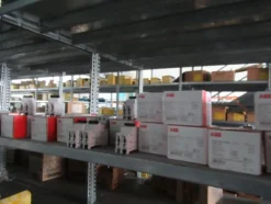 1#8599 Attrezzature varie di magazzino e rimanenze di materiale elettrico