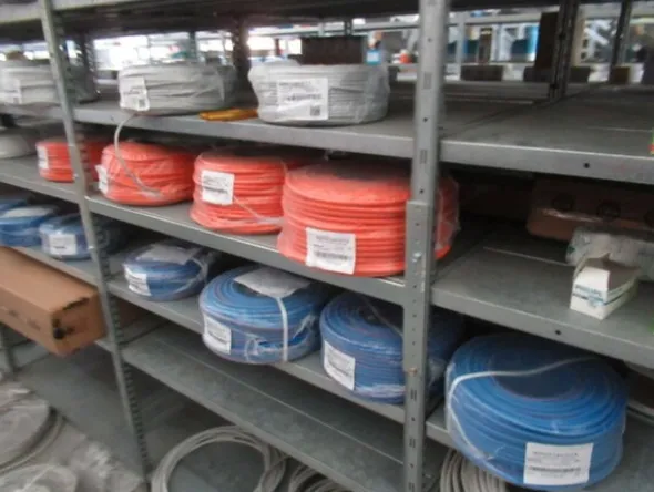 1#8599 Attrezzature varie di magazzino e rimanenze di materiale elettrico