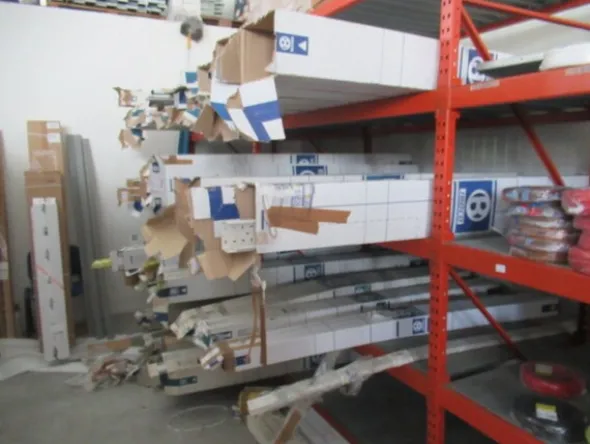 1#8599 Attrezzature varie di magazzino e rimanenze di materiale elettrico
