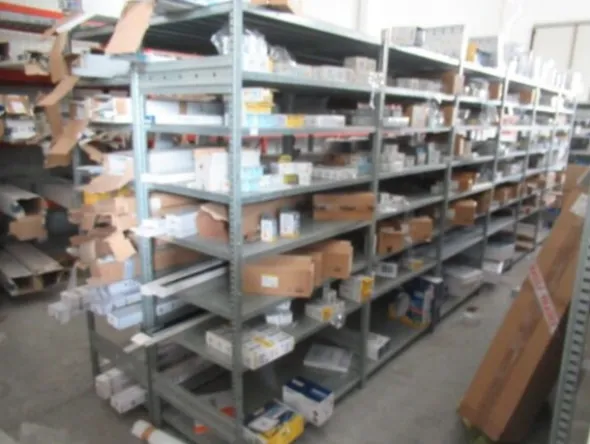 1#8599 Attrezzature varie di magazzino e rimanenze di materiale elettrico
