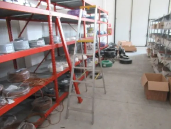 1#8599 Attrezzature varie di magazzino e rimanenze di materiale elettrico