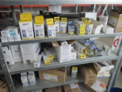 1#8599 Attrezzature varie di magazzino e rimanenze di materiale elettrico
