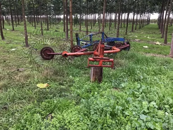 7#4112 Attrezzi agricoli