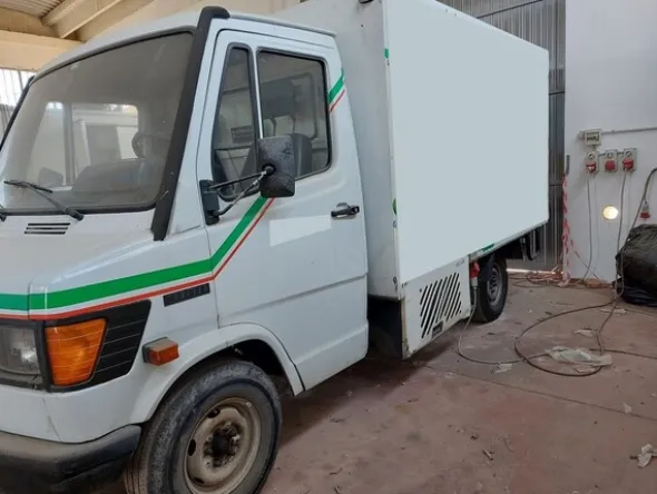 1#7220 Autocarri Mercedes Benz