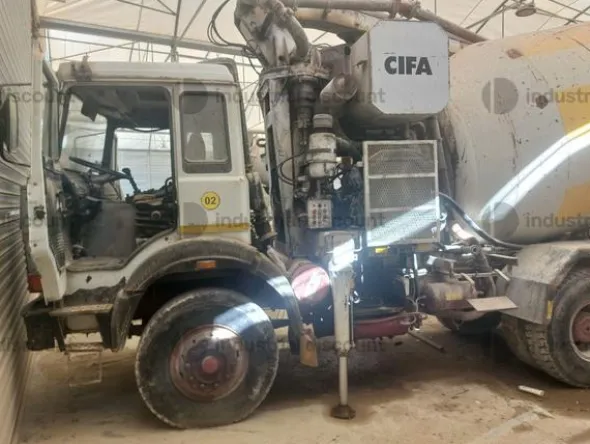 3#10006 Autocarro betonpompa Iveco