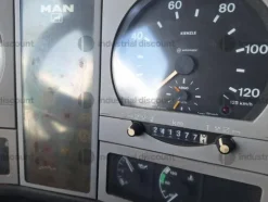 1#9304 Autocarro con gru Man