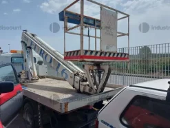 58#8980 Autocarro con piattaforma aerea