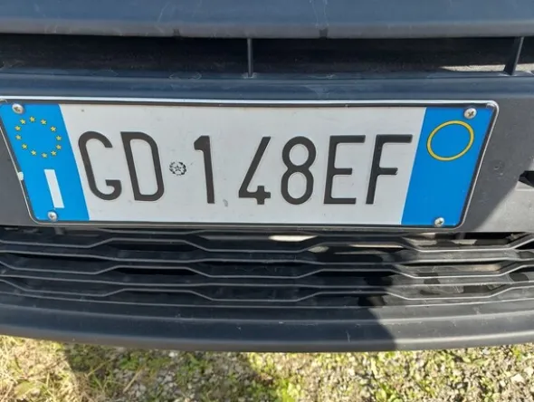 8#8259 Autocarro Fiat Doblò