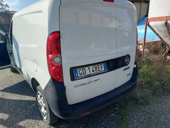 8#8259 Autocarro Fiat Doblò