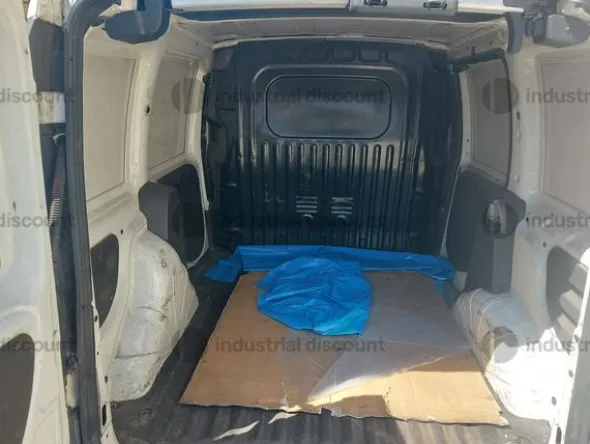 46#9898 Autocarro Fiat Doblò