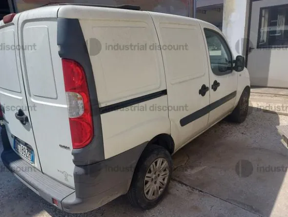 46#9898 Autocarro Fiat Doblò