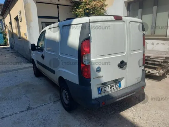 46#9898 Autocarro Fiat Doblò