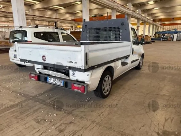 29#9706 Autocarro Fiat Doblò