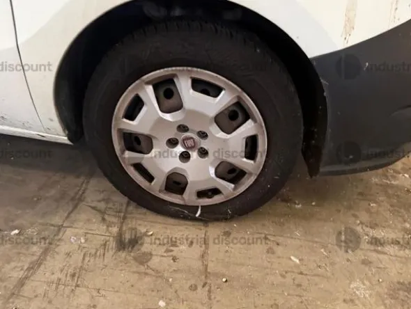 29#9706 Autocarro Fiat Doblò